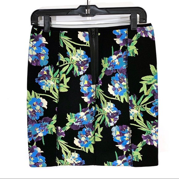 Elizabeth & James Floral Print Scuba Skirt - Picture 4 of 8
